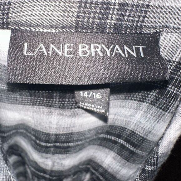 Lane Bryant 14/16 black & white plaid button down top - Picture 3 of 3